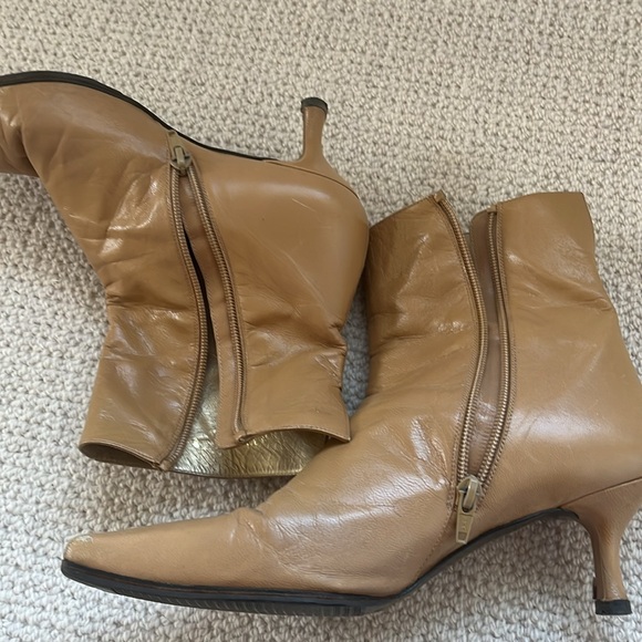 VTG Y2K Stuart Weitzman Pointed-Toe Kitten Heel Ankle Boots Tan Leather size 8 - Picture 5 of 5